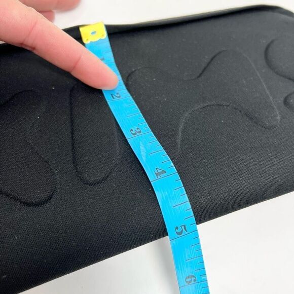 Skims Pouch Bag Women's 13.25"x5" Neoprene Waterproof Travel Toiletry NWT - Picture 6 of 8